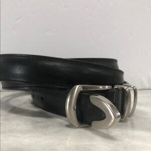 Roundtree&Yorke Men’s Black leather belt Sz48 chrome hardware
